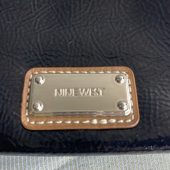 Nine West Patent Faux Leather Wallet Wristlet Minimalist Black Tan Zipper Logo - Picture 3 of 8